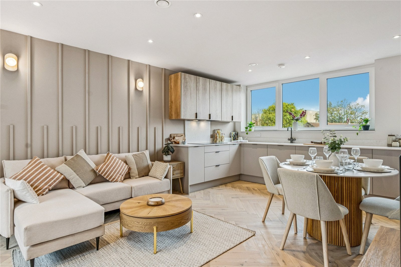 2 bedroom Flat For Sale