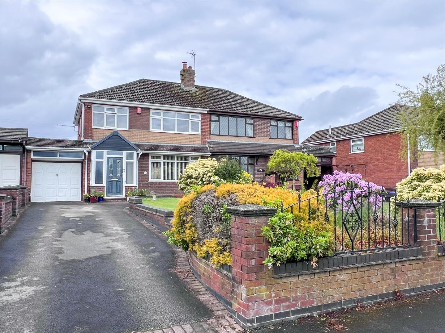 3 bedroom Link detached house For Sale