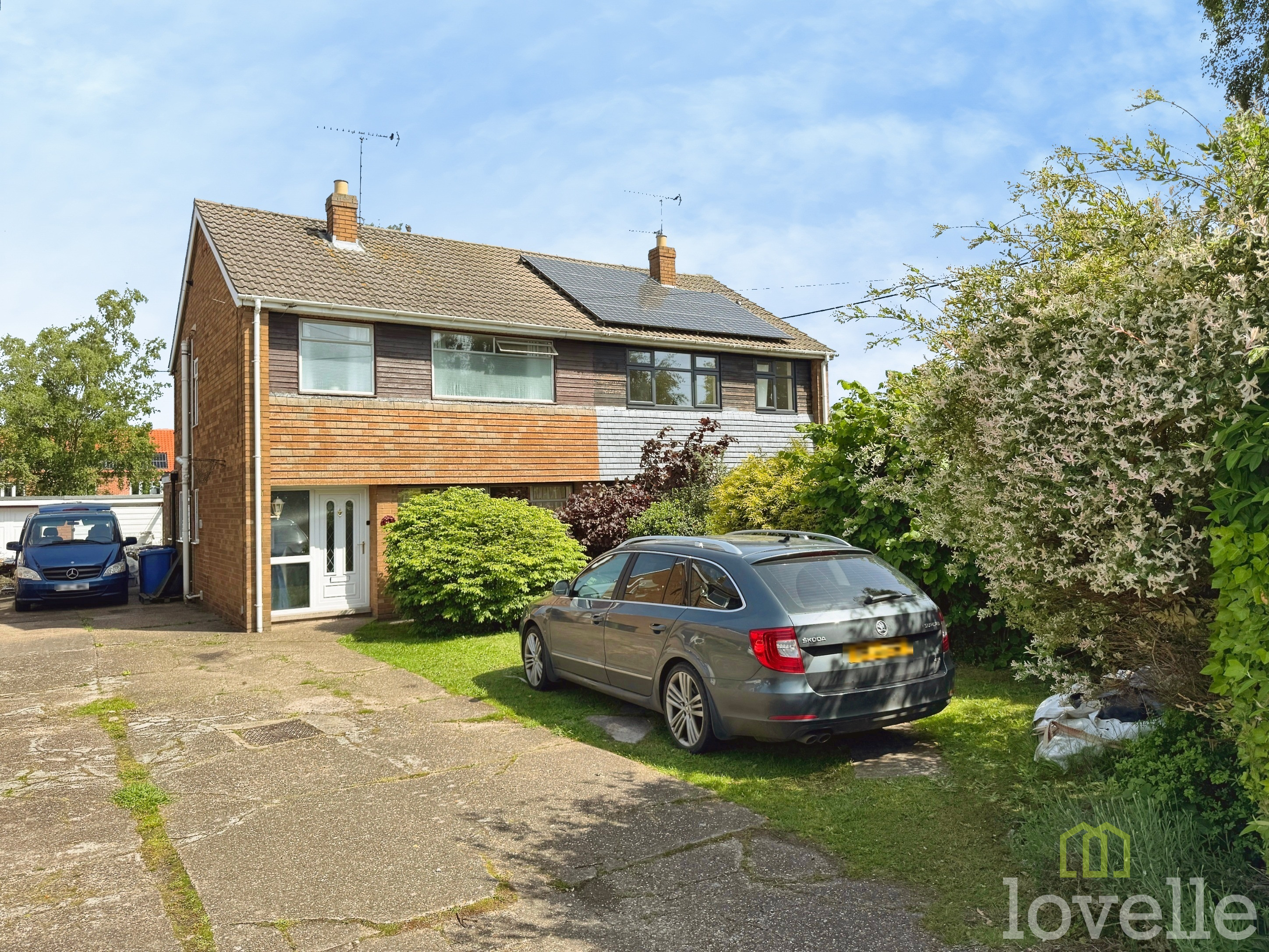 3 bedroom Semi-detached house For Sale