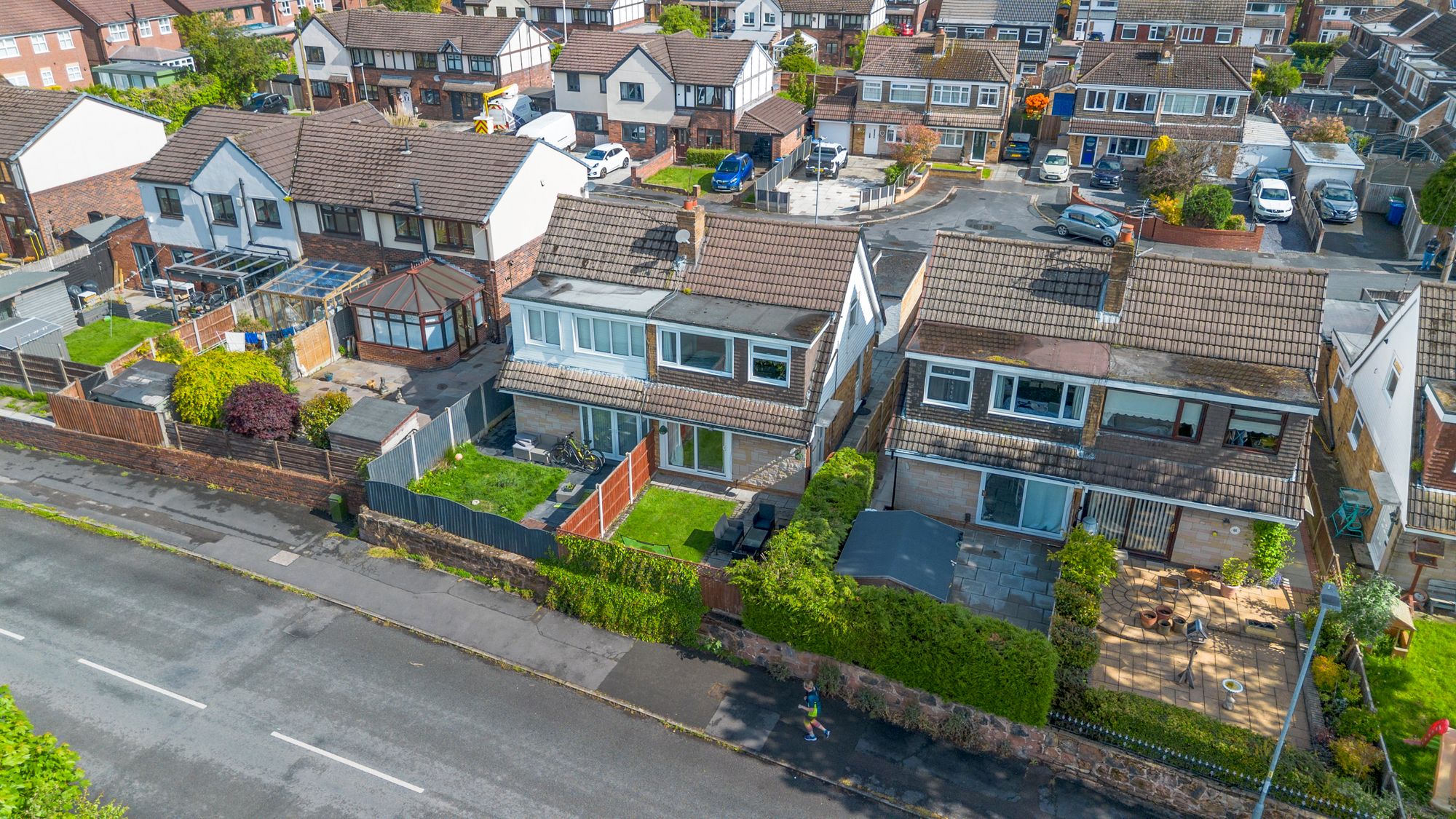 3 bedroom Semi-detached house For Sale