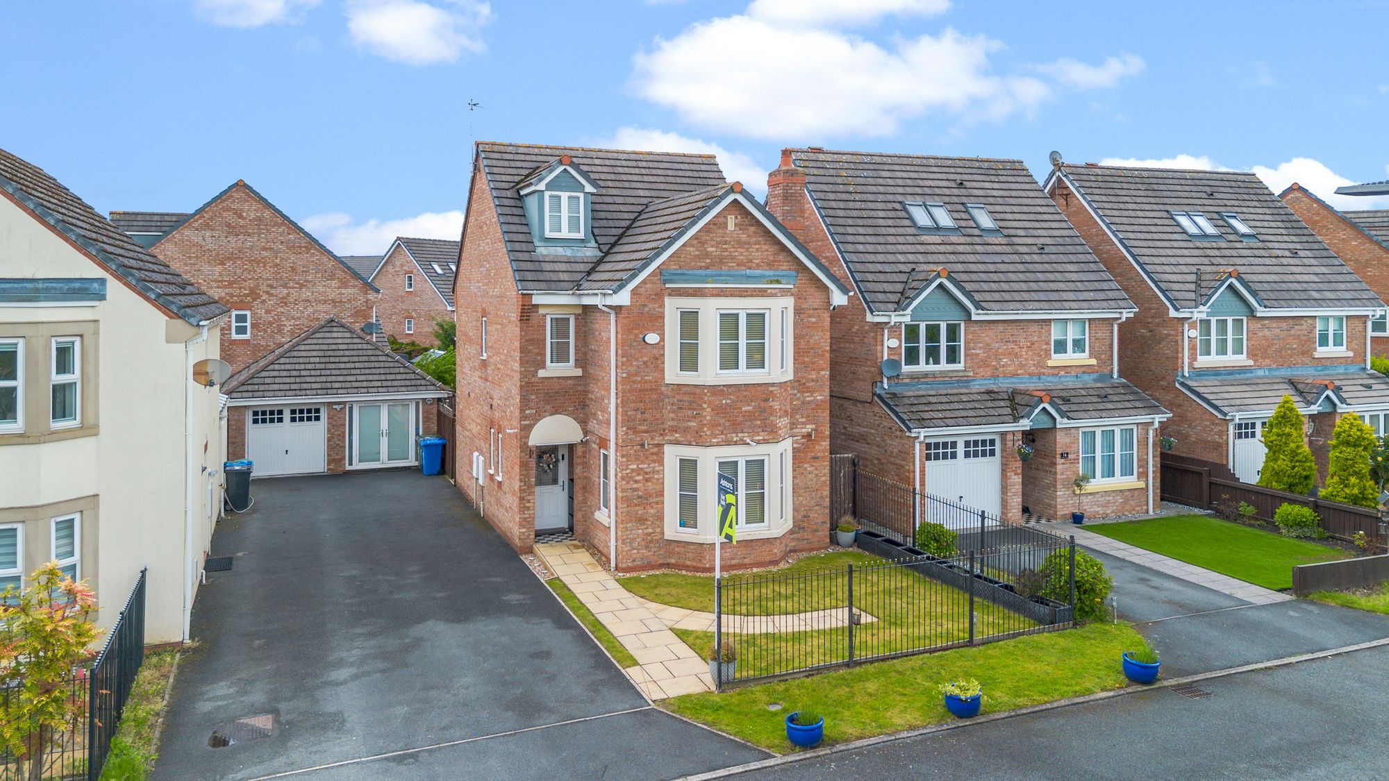 5 bedroom Detached house For Sale