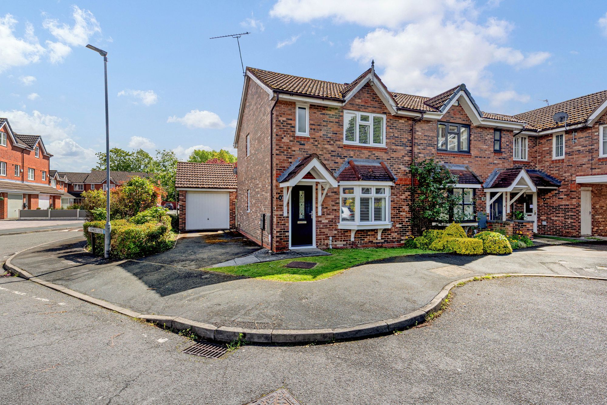 3 bedroom End of terrace house Under Offer