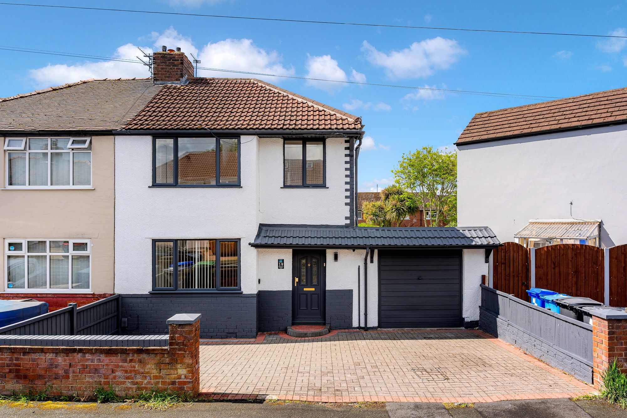 4 bedroom Semi-detached house Under Offer