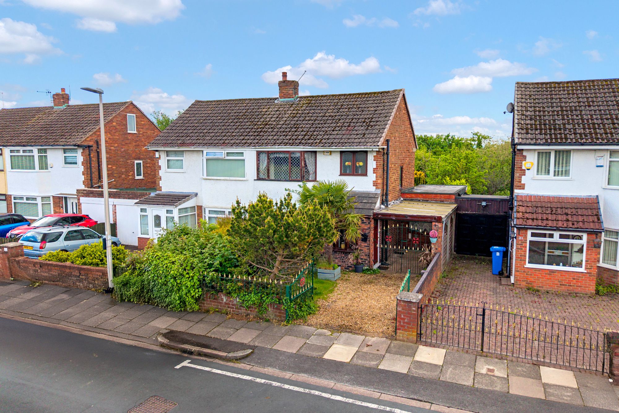 3 bedroom Semi-detached house For Sale