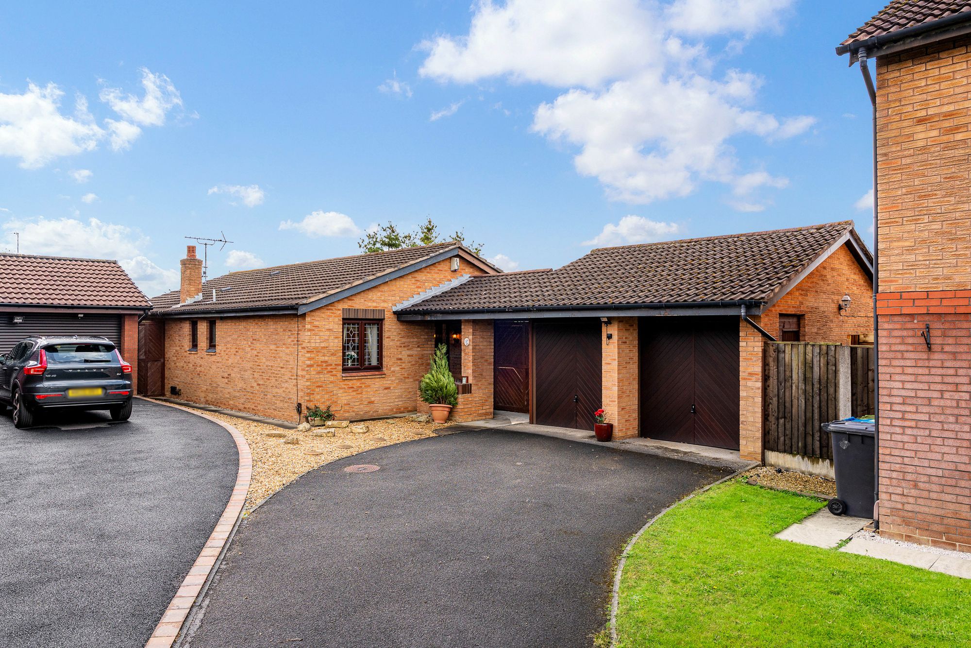 3 bedroom Detached bungalow For Sale