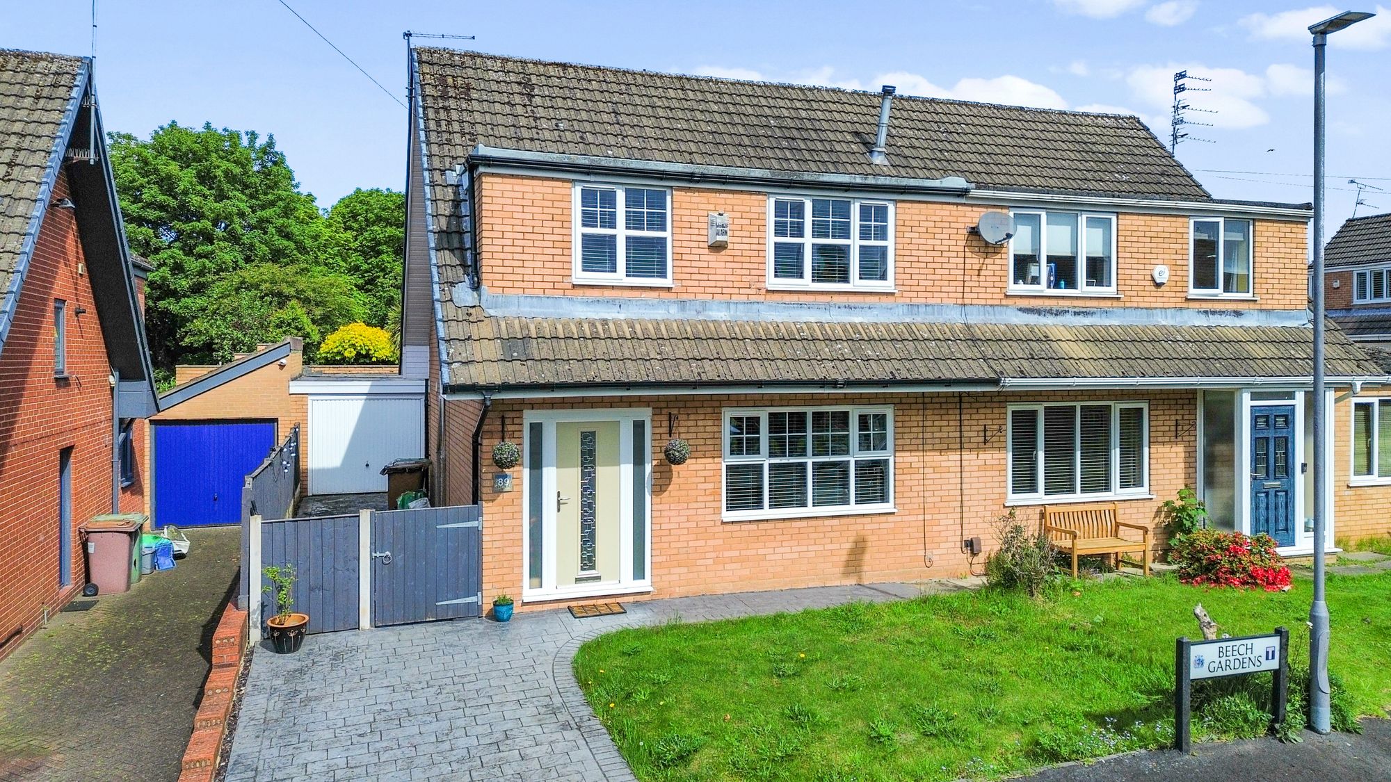 3 bedroom Semi-detached house For Sale