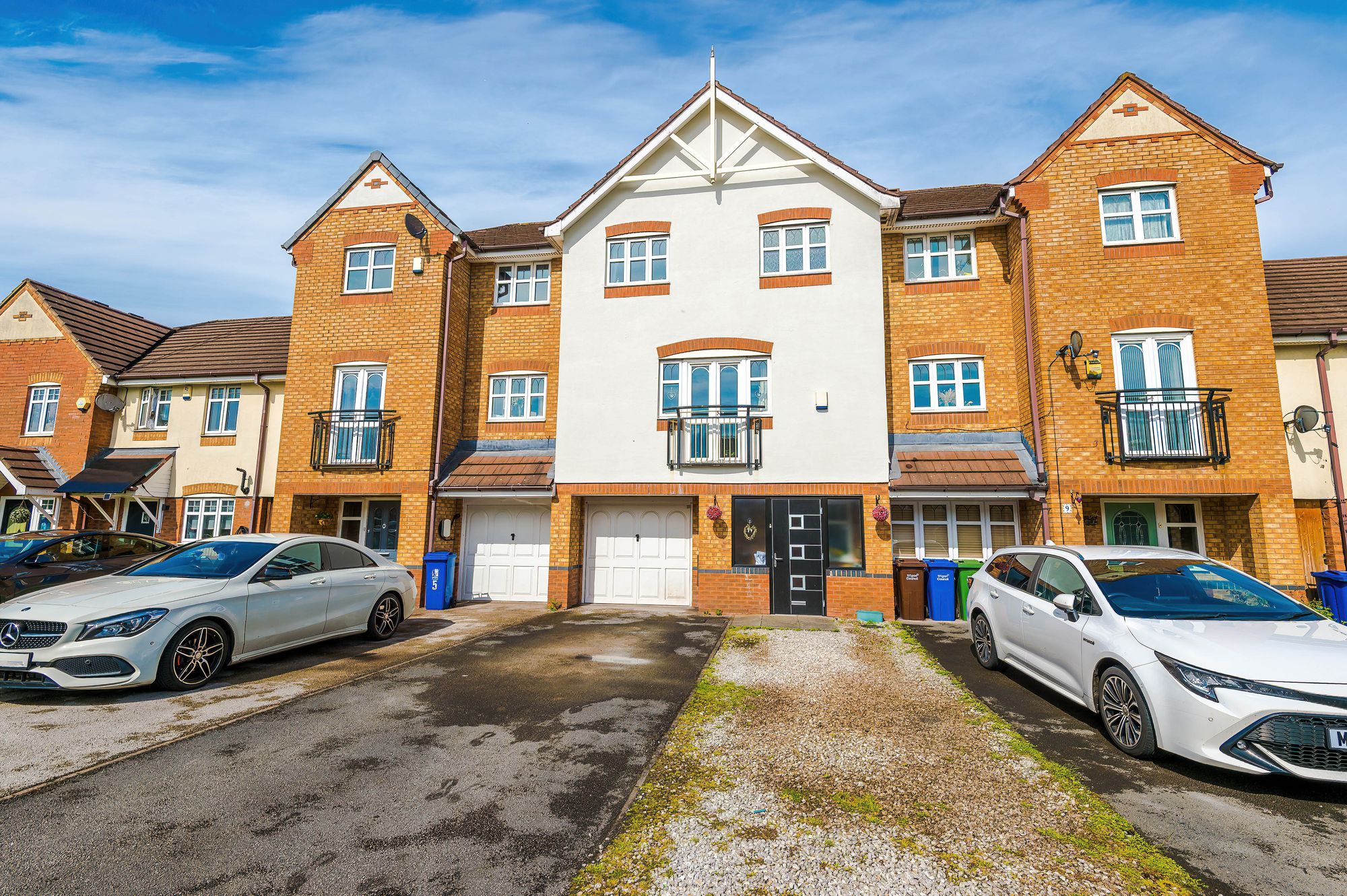 4 bedroom Town house For Sale
