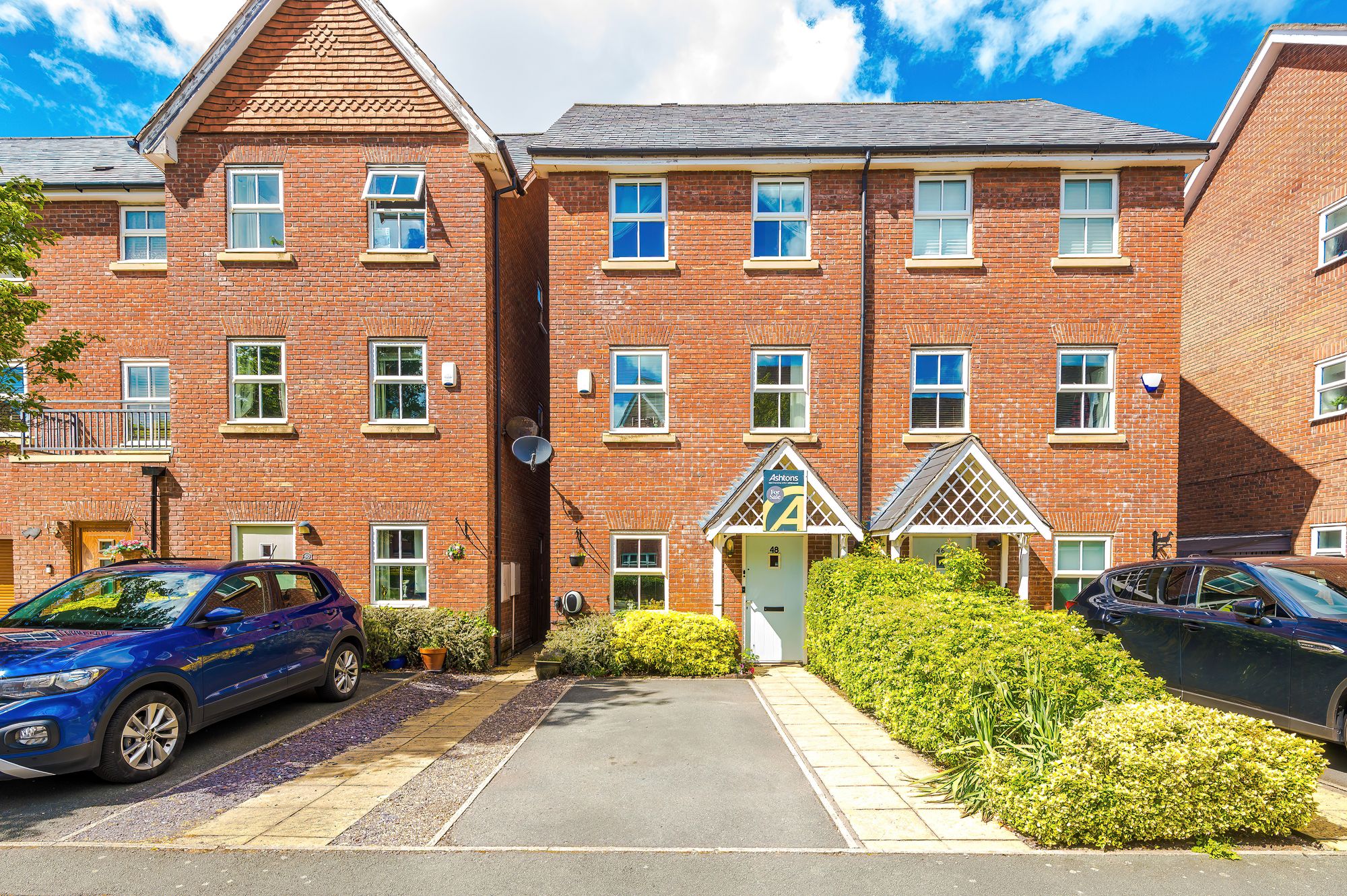 4 bedroom Semi-detached house For Sale