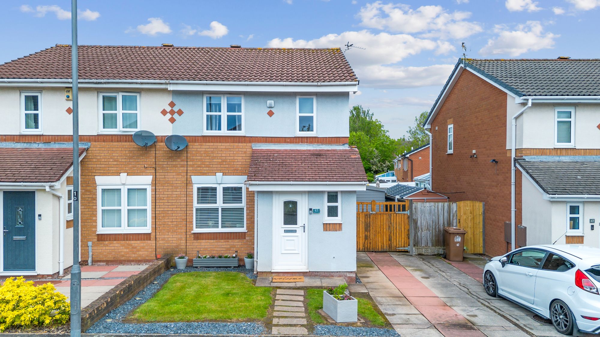 3 bedroom Semi-detached house Under Offer