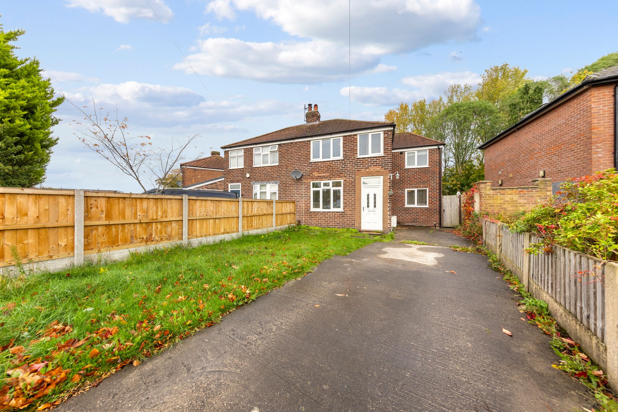 3 bedroom Semi-detached house For Sale