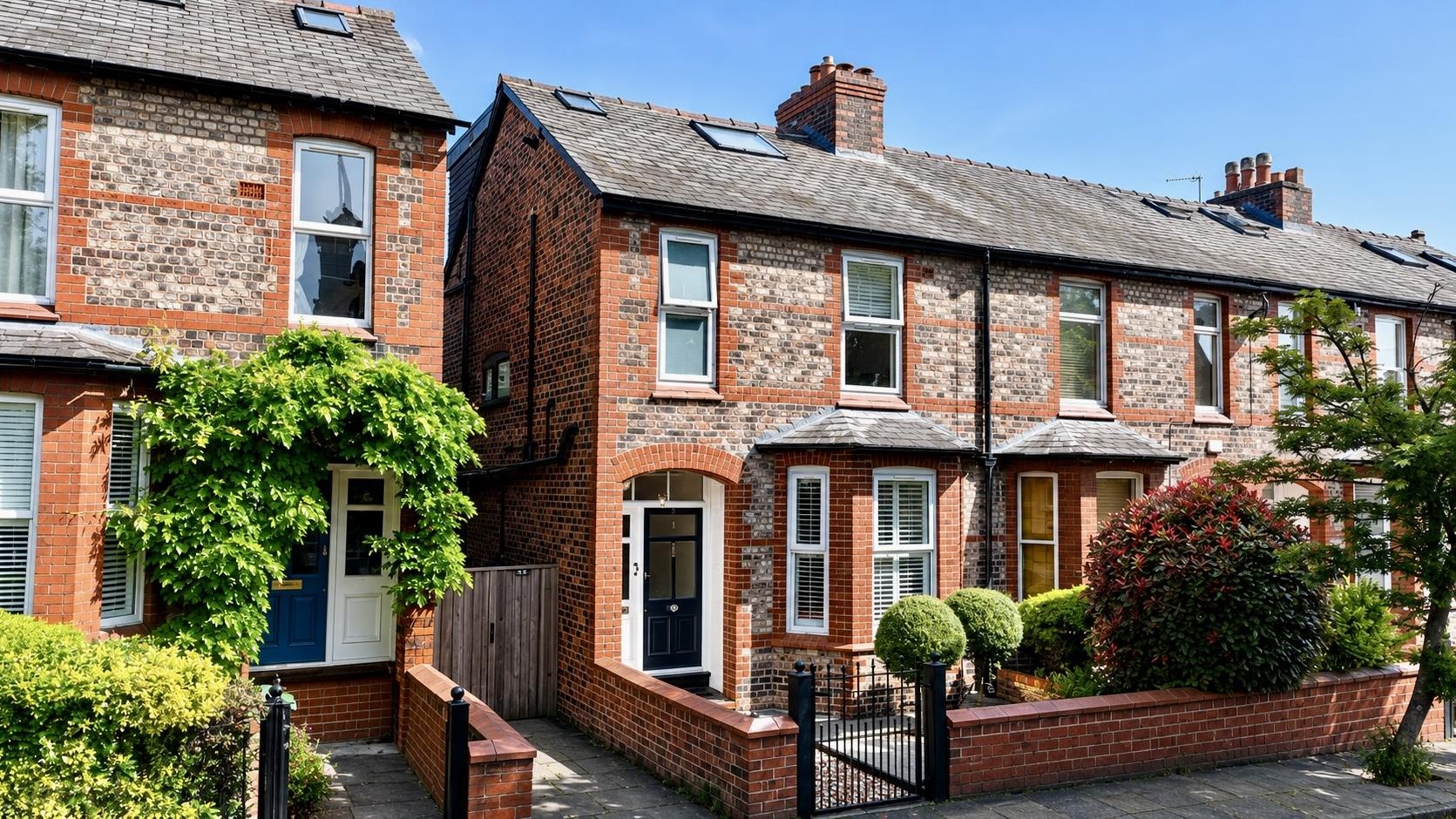 3 bedroom End of terrace house Under Offer