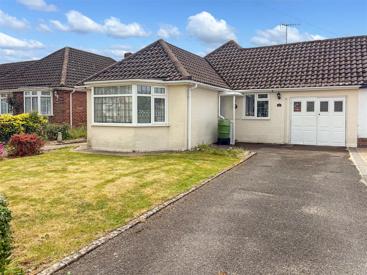 2 bedroom Detached bungalow For Sale