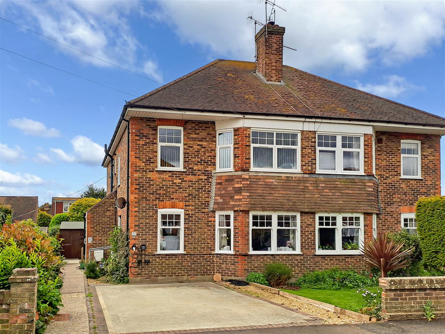 2 bedroom Flat For Sale