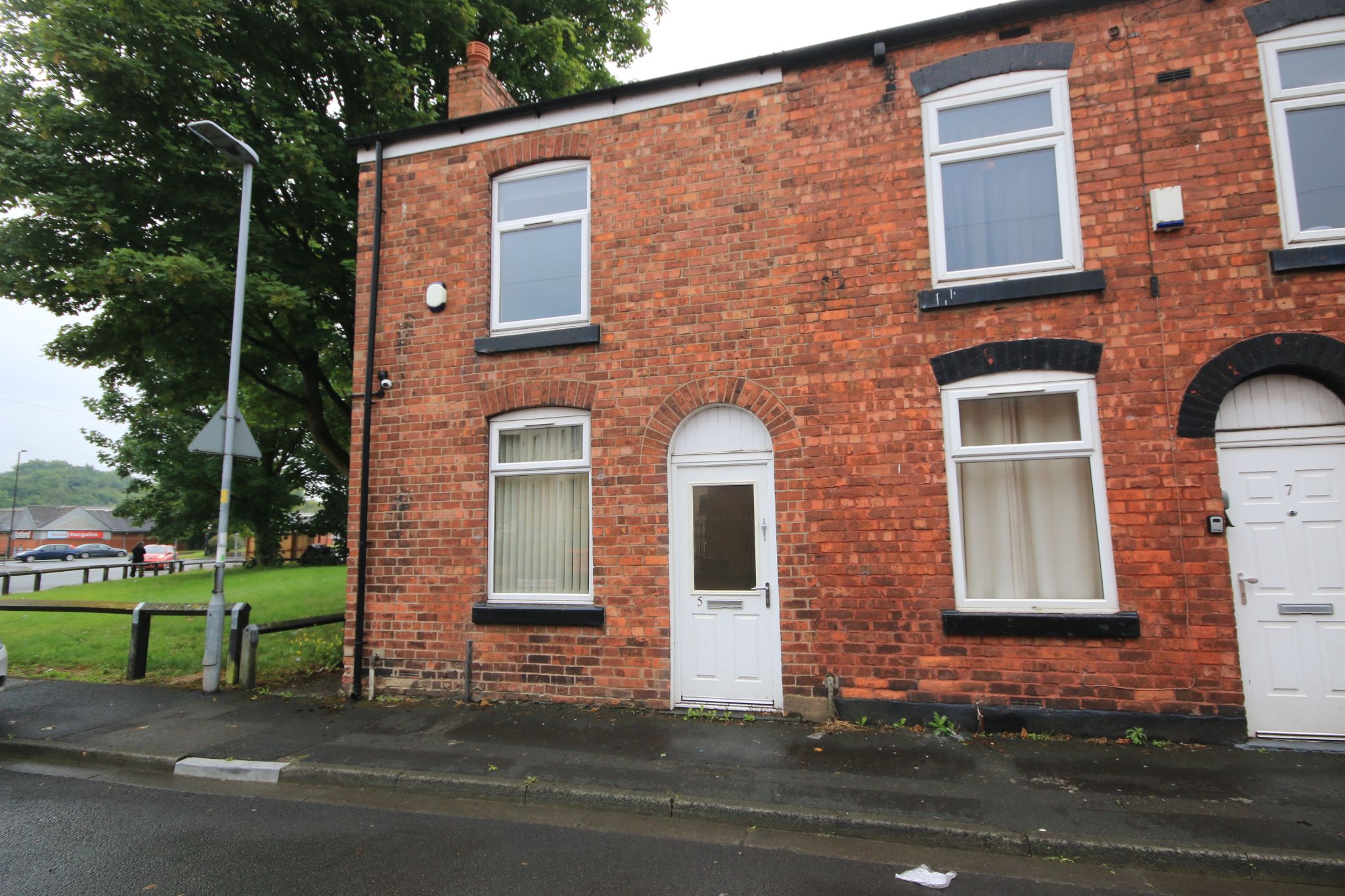 2 bedroom End of terrace house Let