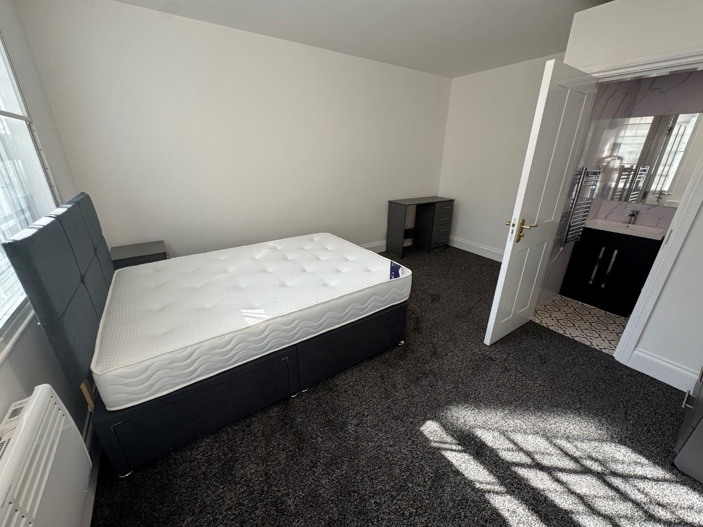 1 bedroom Parking To Let