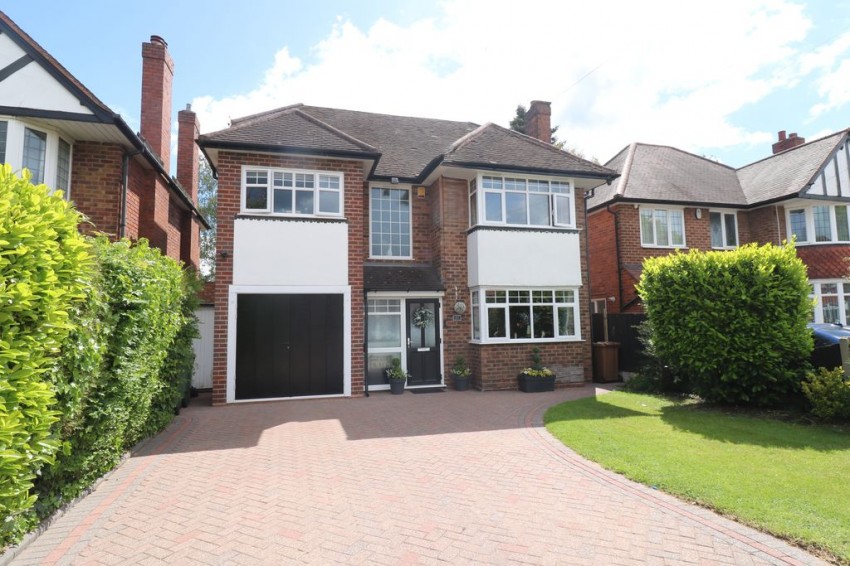6 bedroom Detached house Under Offer