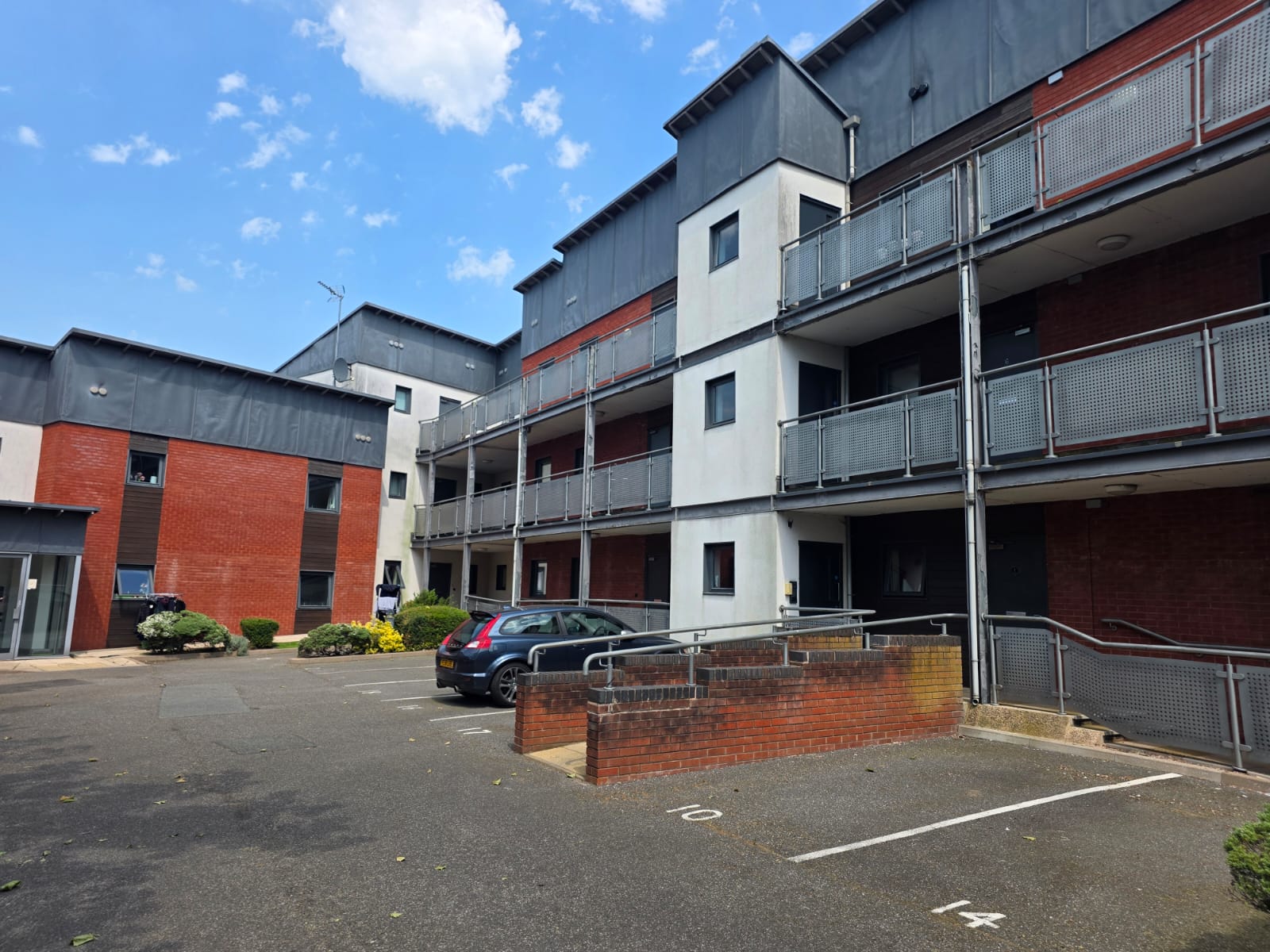 2 bedroom Apartment To Let