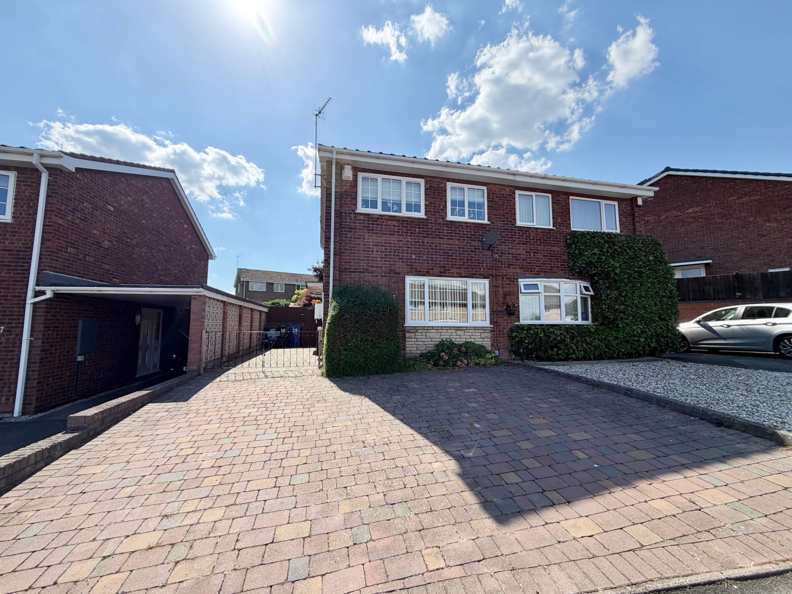 3 bedroom Semi-detached house For Sale