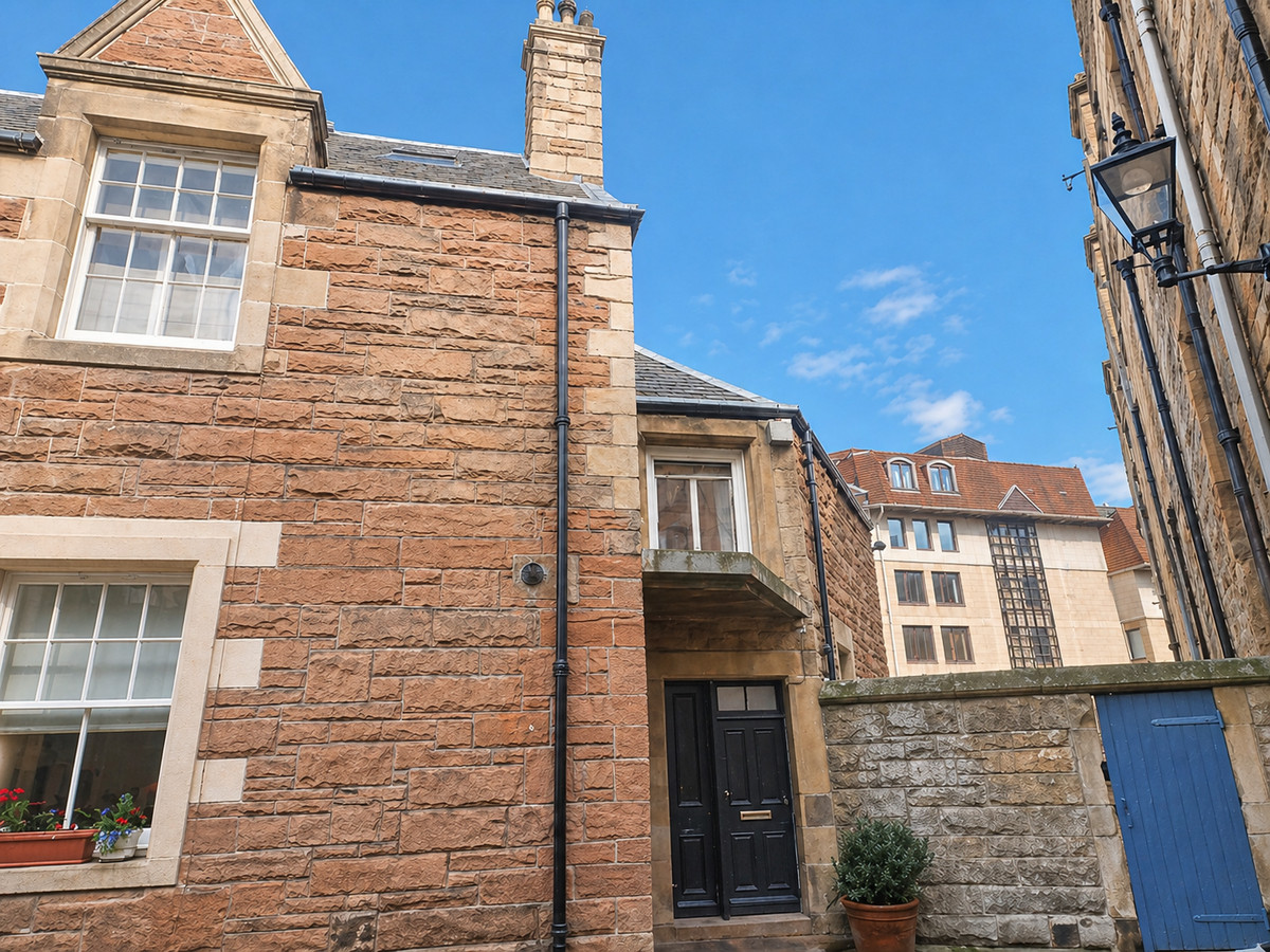 3 bedroom Mews house To Let