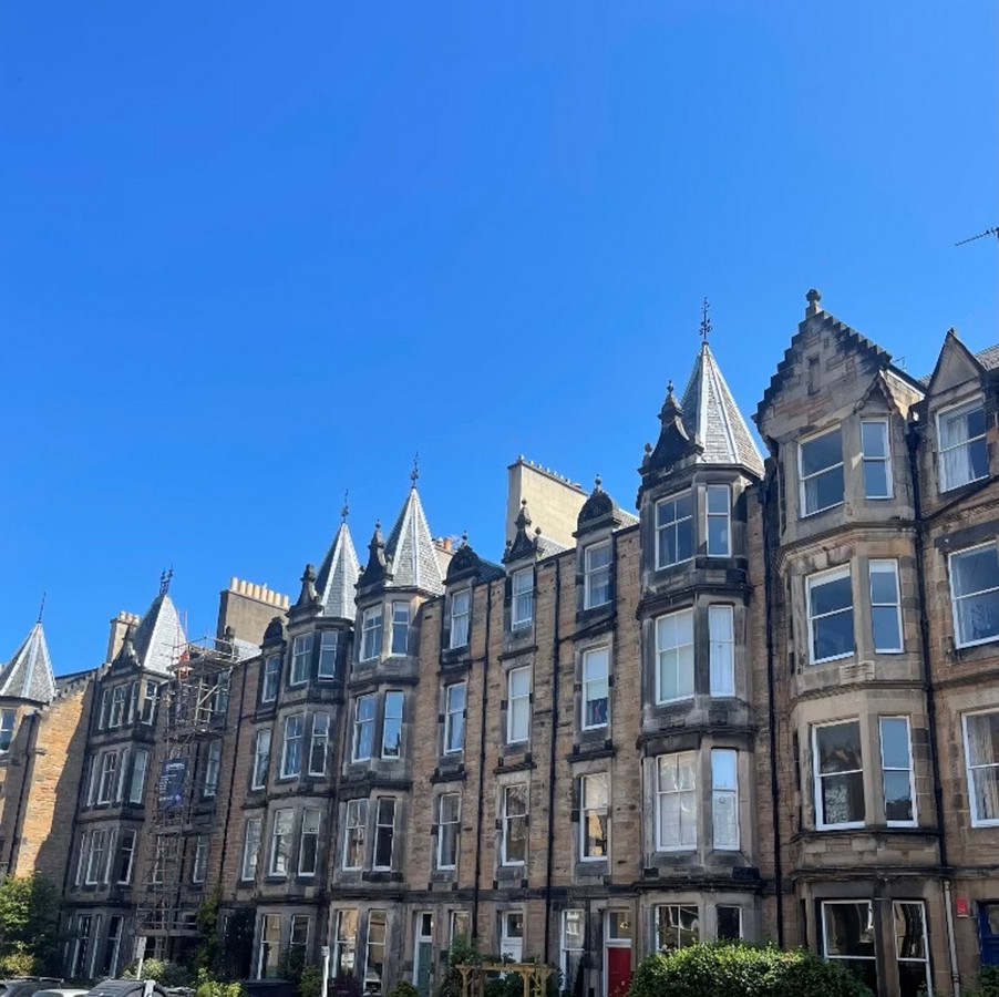 5 bedroom Flat To Let