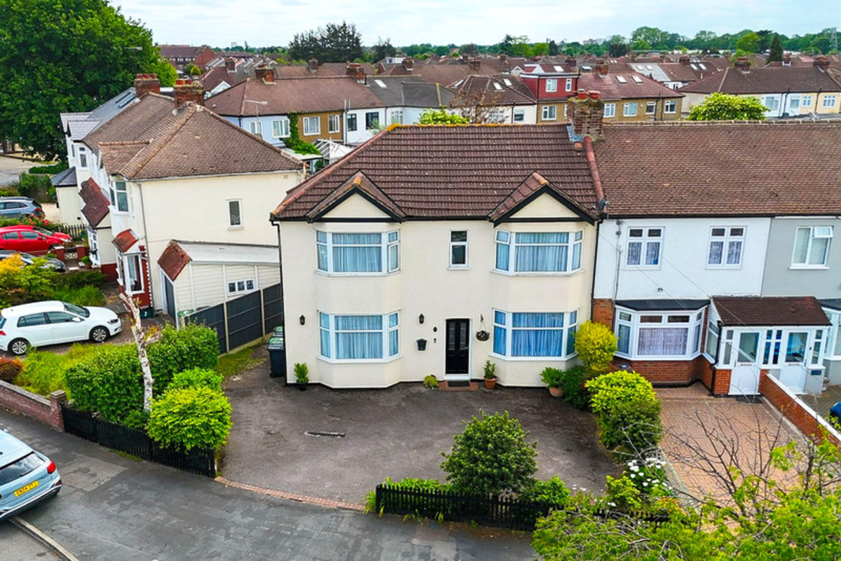 4 bedroom End of terrace house For Sale