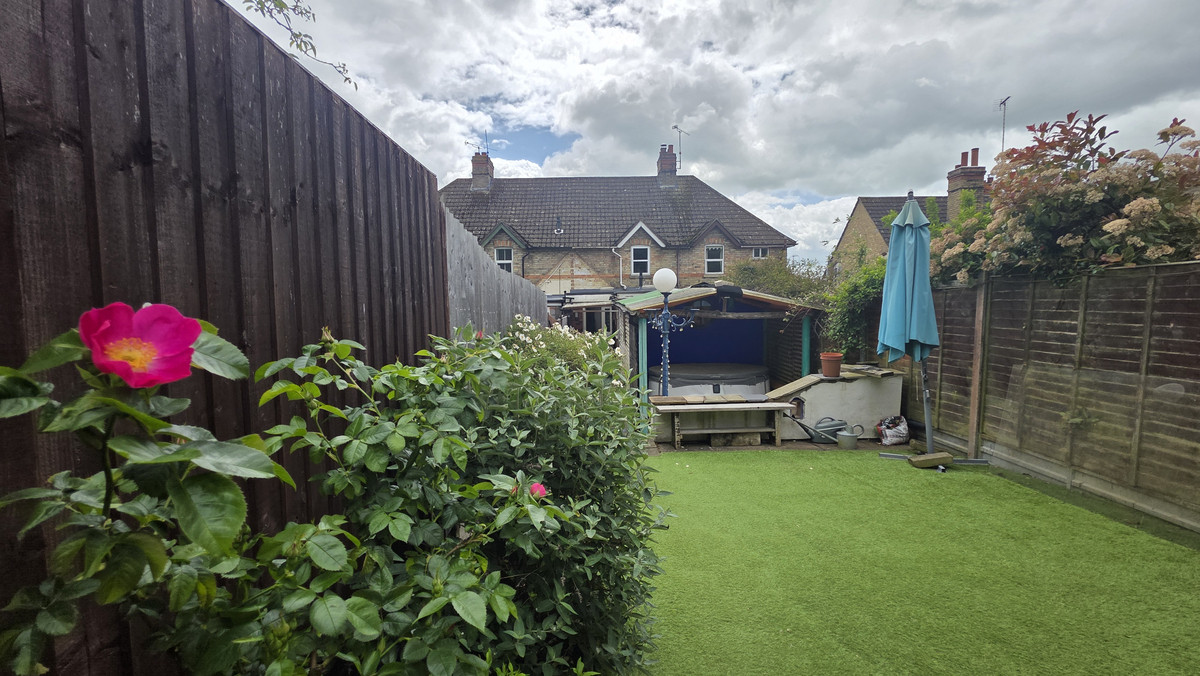 2 bedroom House (unspecified) For Sale