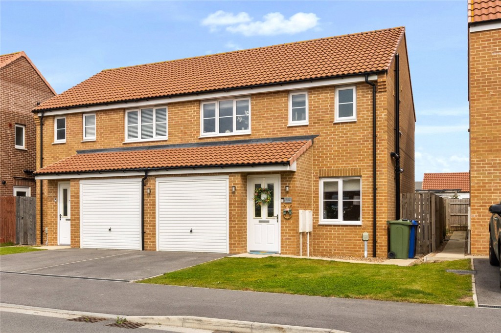 3 bedroom Semi-detached house For Sale