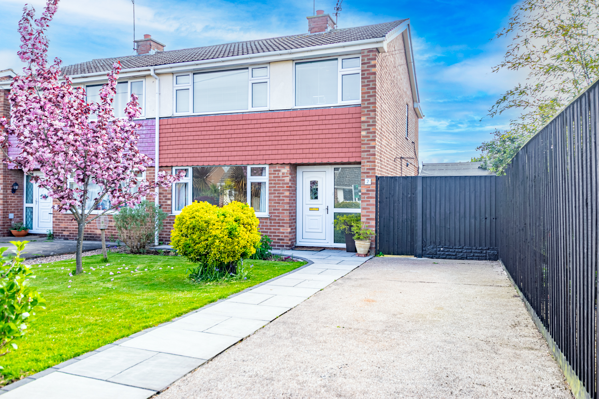 3 bedroom Semi-detached house For Sale
