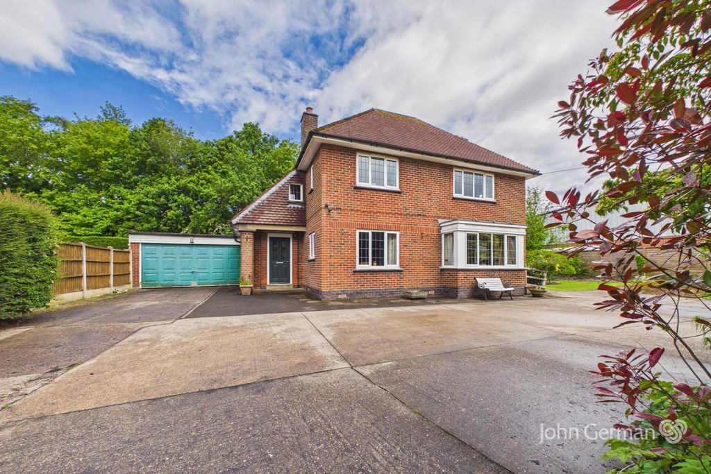 3 bedroom Detached house For Sale