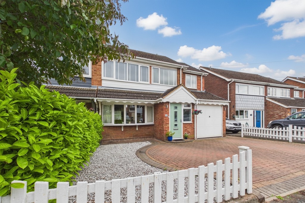 4 bedroom Semi-detached house For Sale