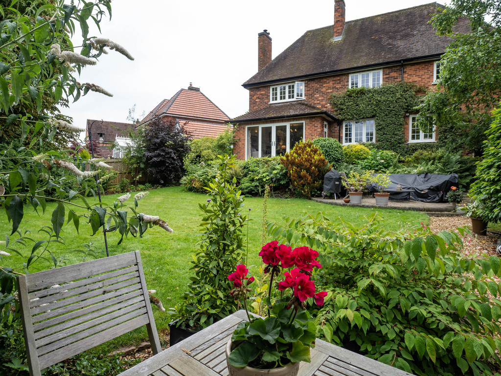4 bedroom Detached house To Let