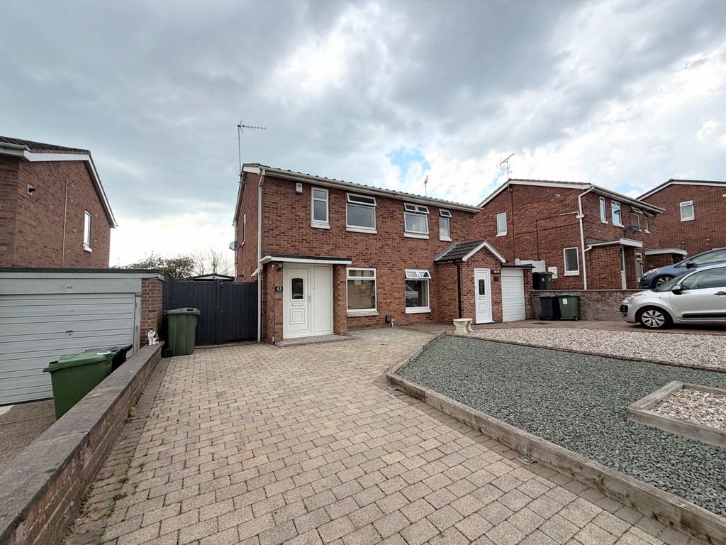 2 bedroom Semi-detached house To Let