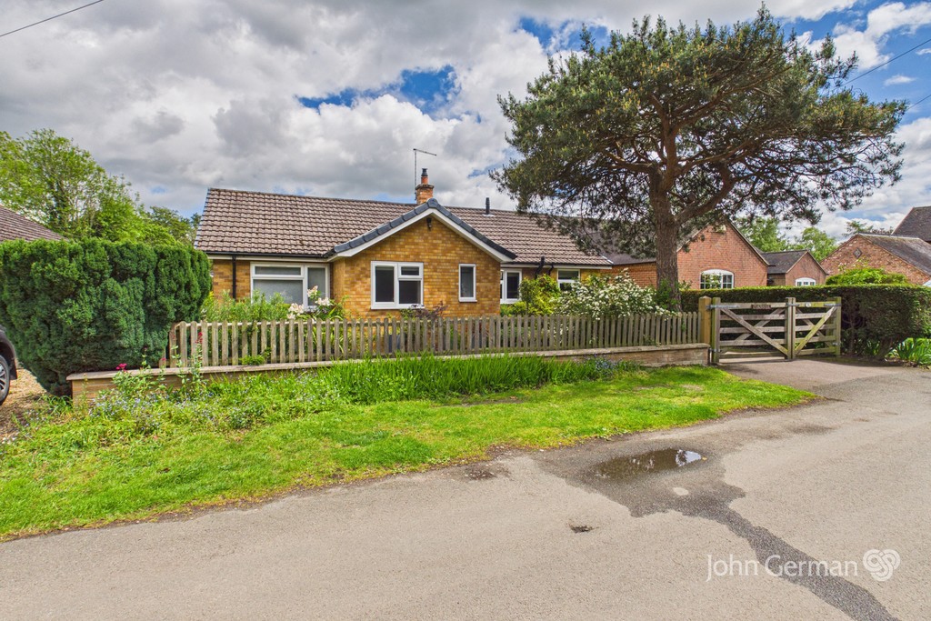 2 bedroom Detached house For Sale
