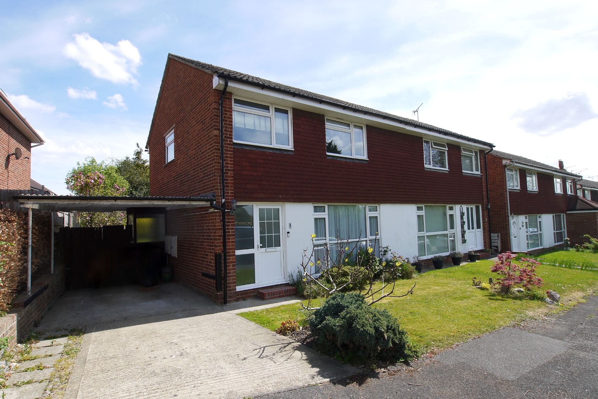 3 bedroom Semi-detached house Sold