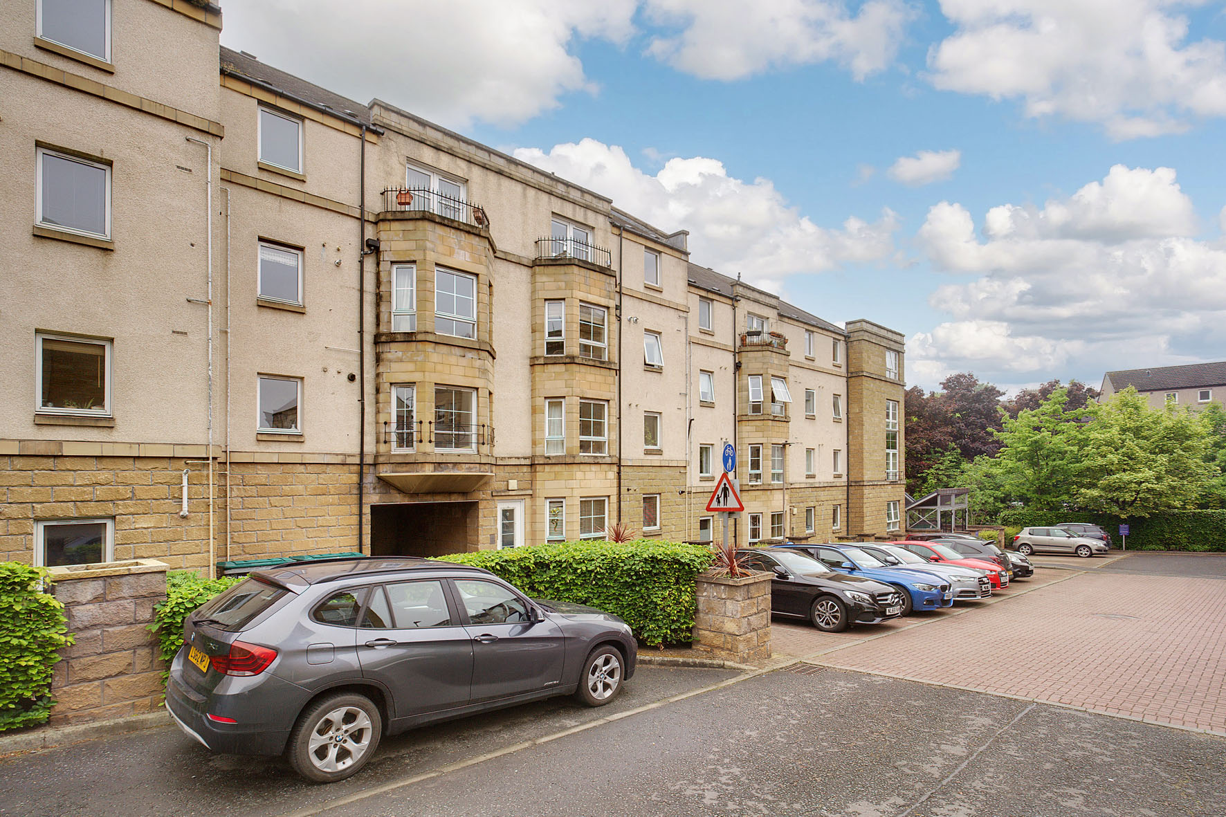 2 bedroom Flat To Let