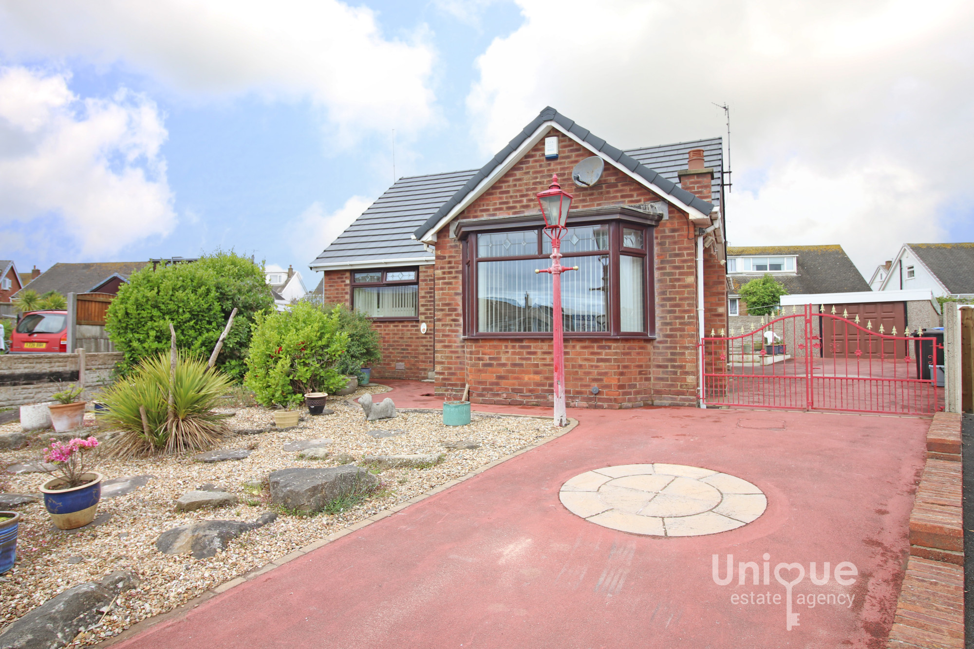 3 bedroom Link detached house For Sale