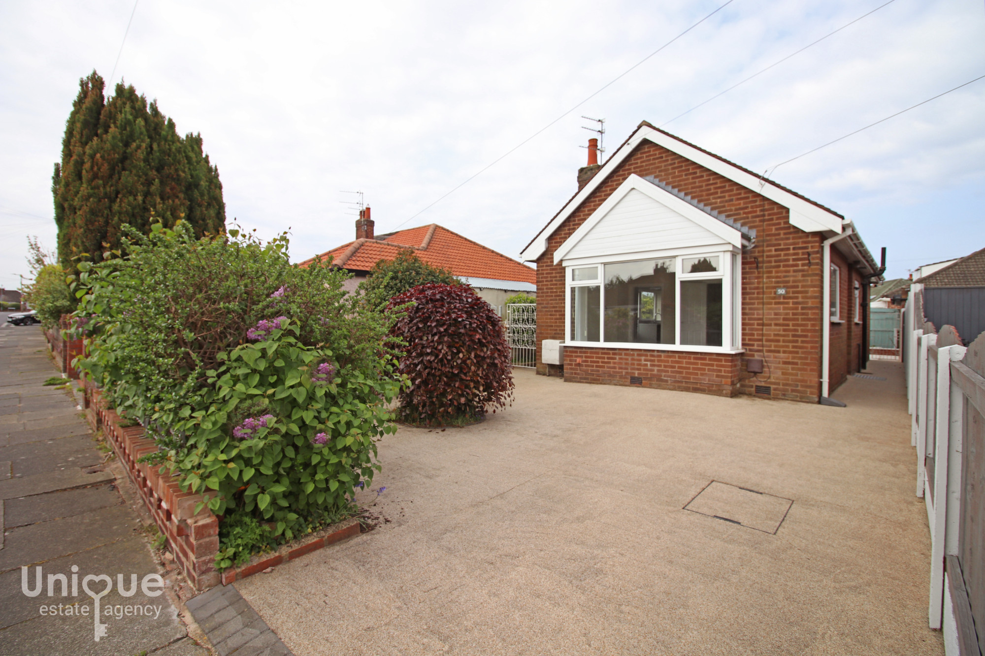 2 bedroom Detached house Under Offer