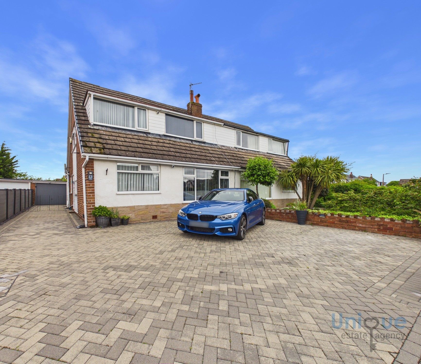4 bedroom Semi-detached house Under Offer