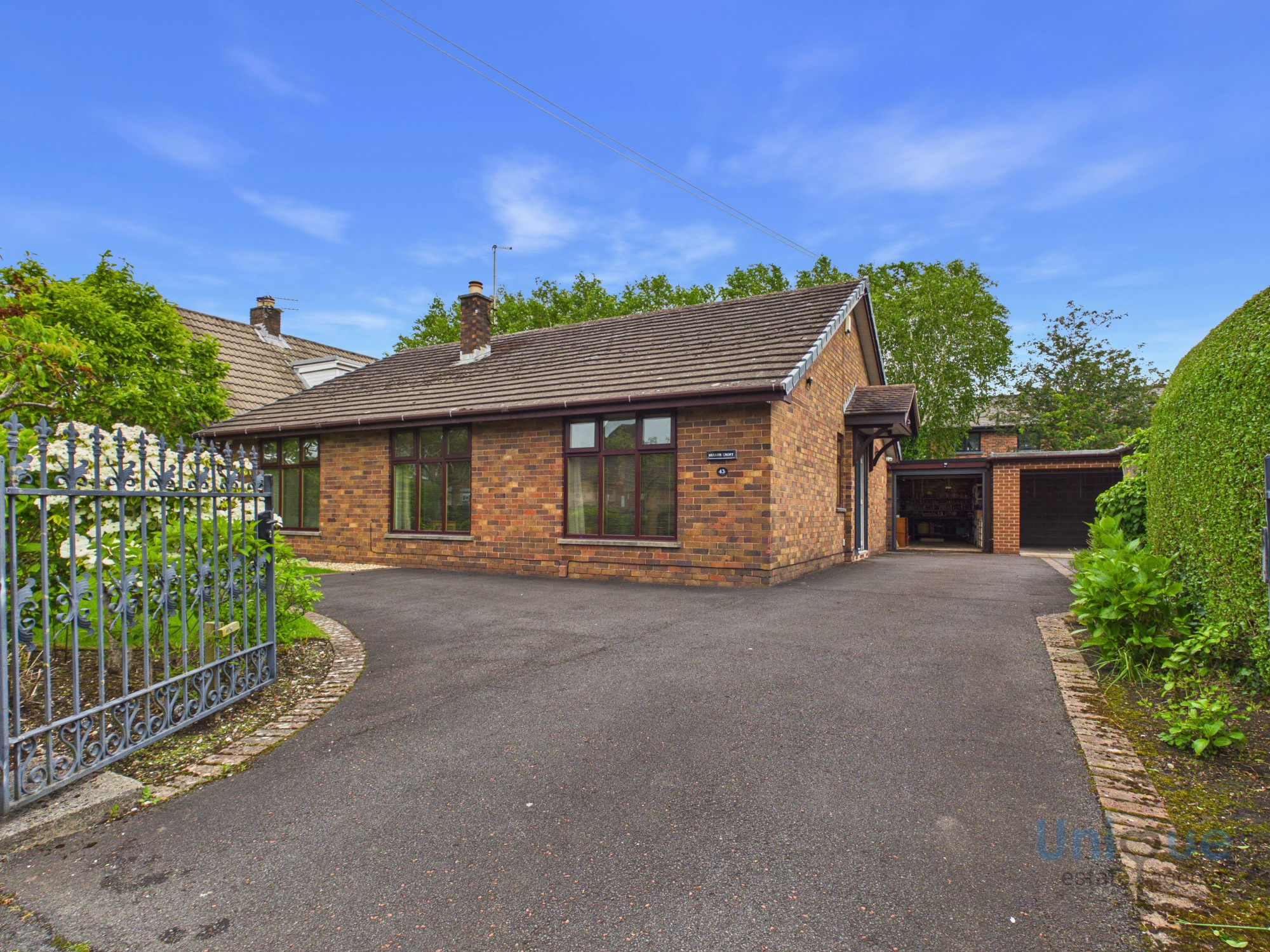 2 bedroom Detached bungalow For Sale