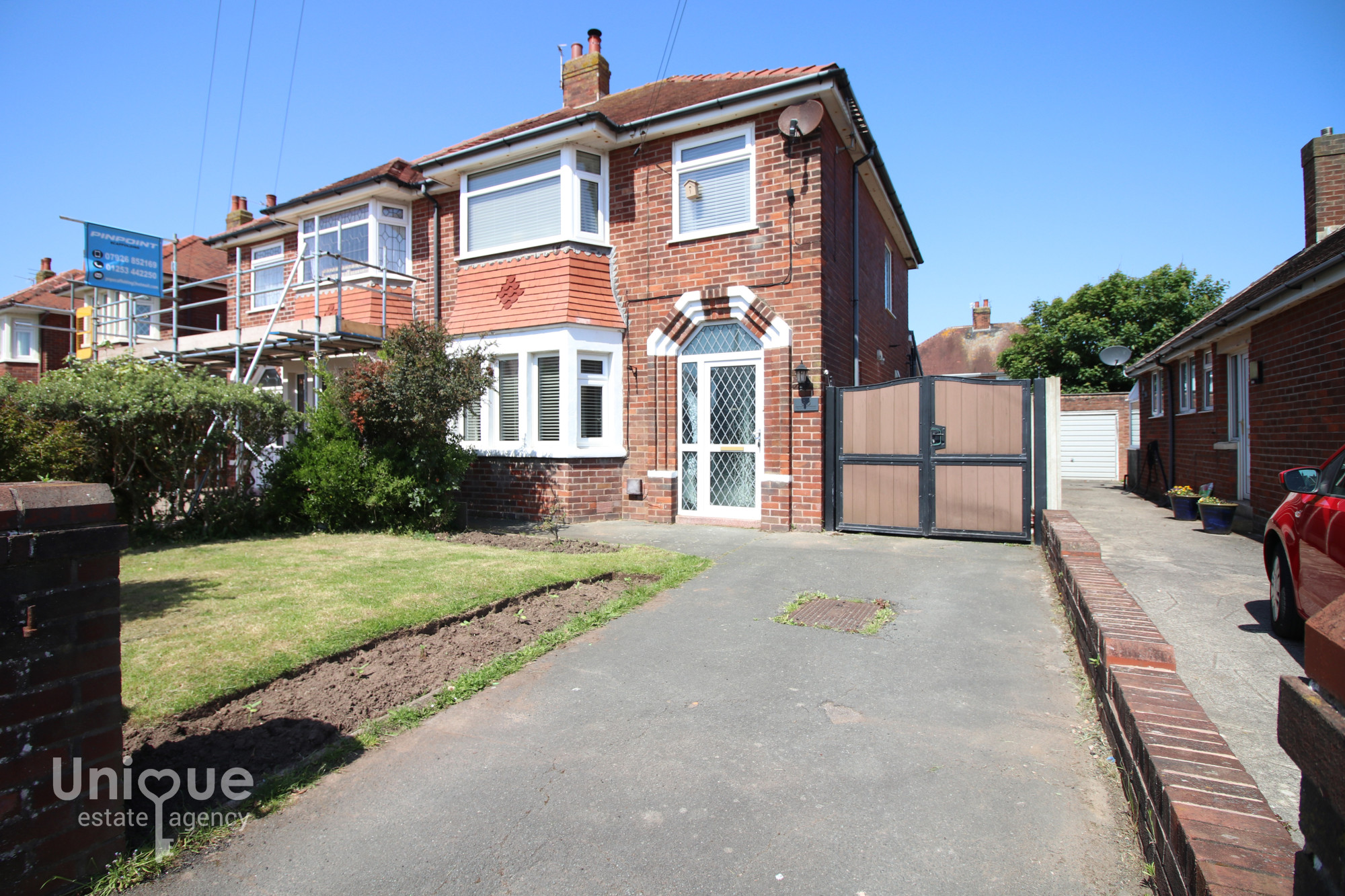 3 bedroom Semi-detached house For Sale
