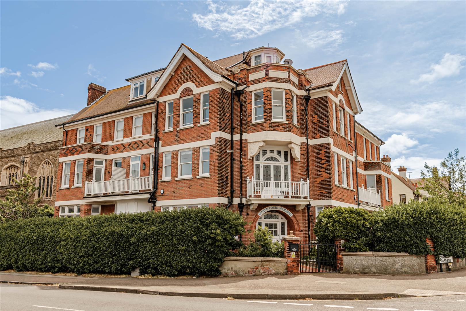 1 bedroom Flat For Sale