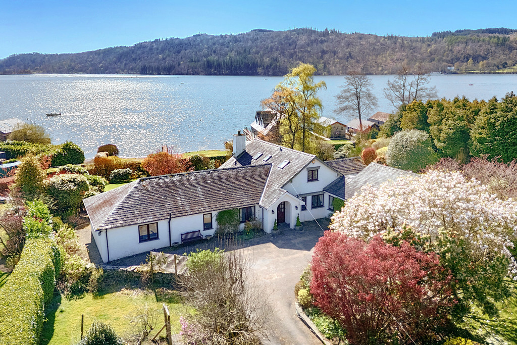 4 bedroom Detached bungalow To Let