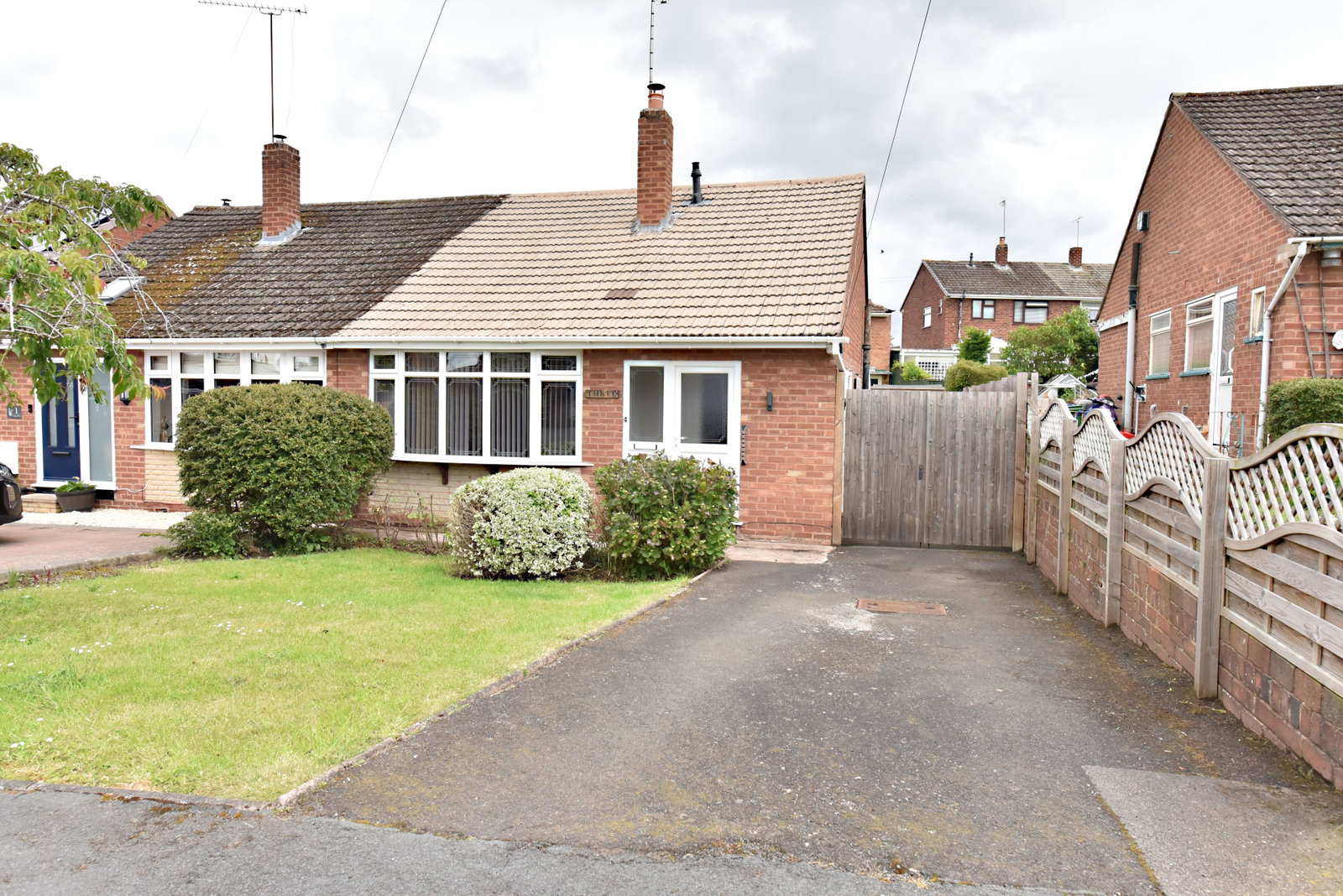 2 bedroom Detached bungalow For Sale