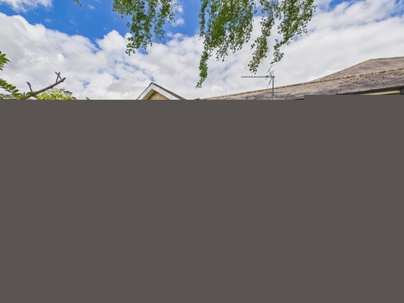 1 bedroom Detached bungalow For Sale