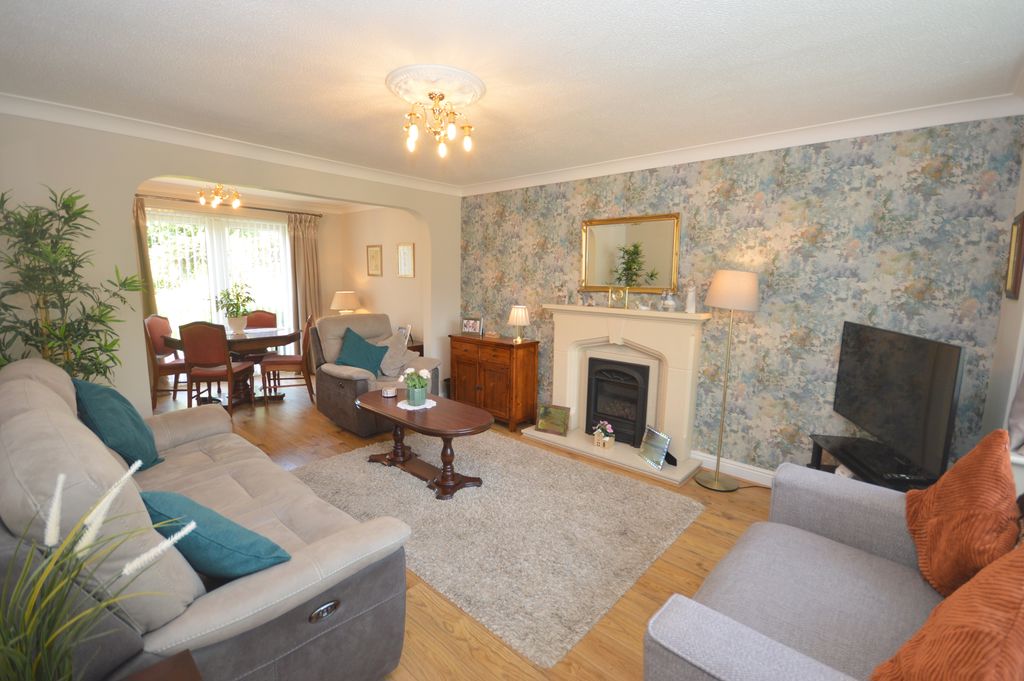 3 bedroom Link detached house For Sale