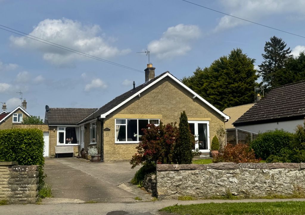 4 bedroom Bungalow For Sale