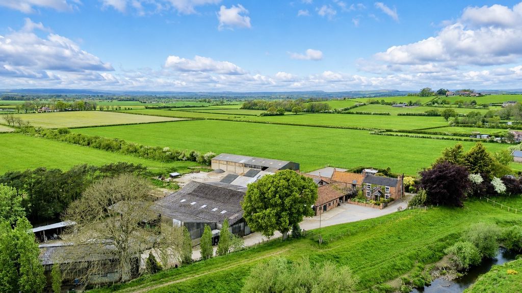 4 bedroom Cottage For Sale