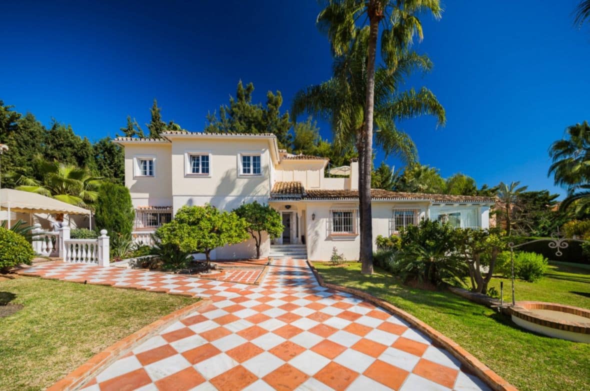 5 bedroom Villa For Sale