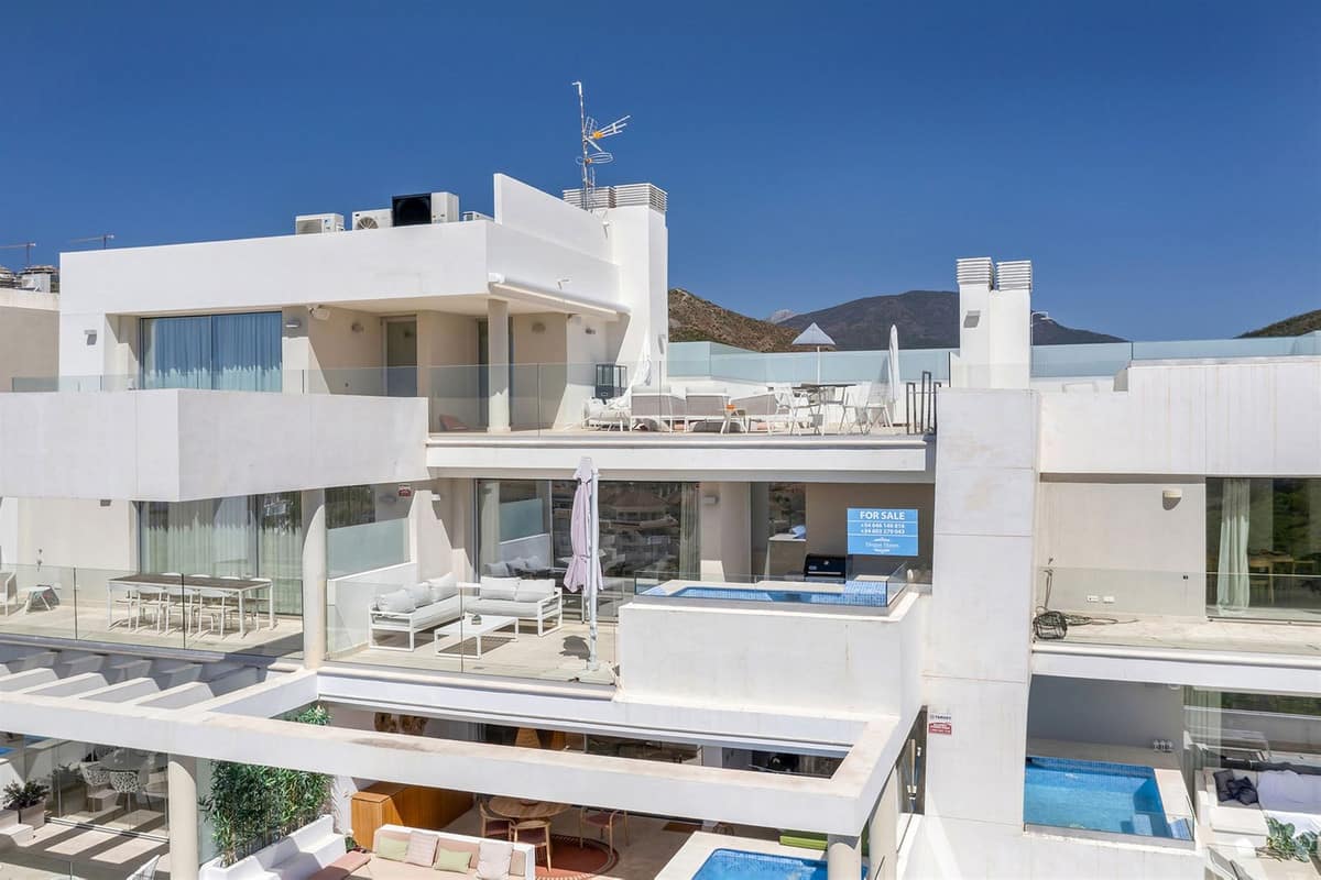 2 bedroom Apartment For Sale