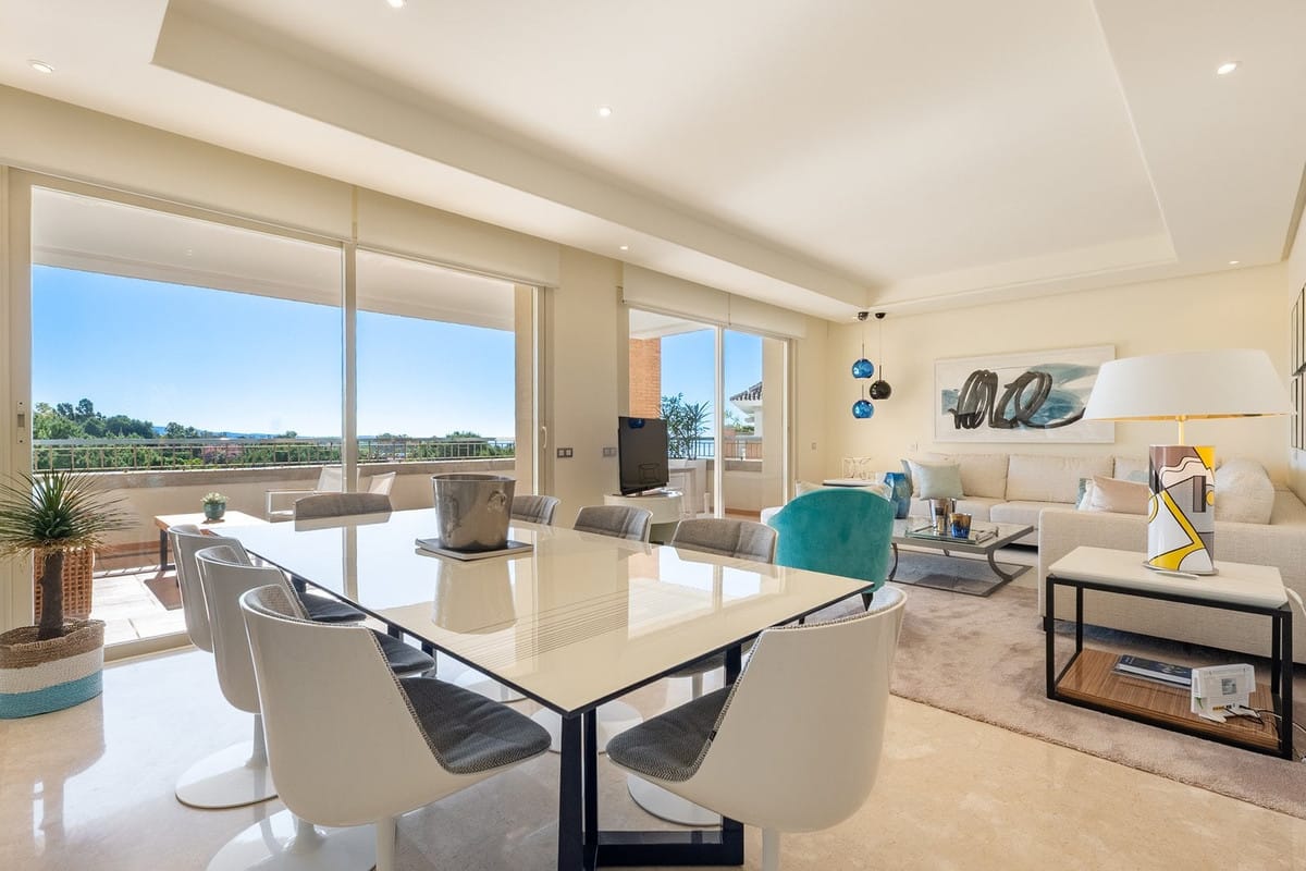 3 bedroom Apartment For Sale